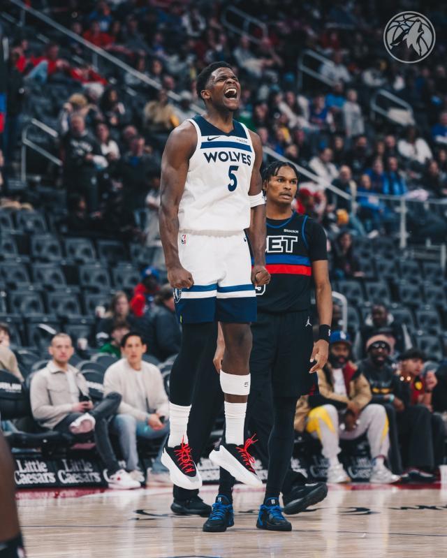 开云体育下载-上场抱怨得分太少 华子今晚抠掉传球键空砍53分！