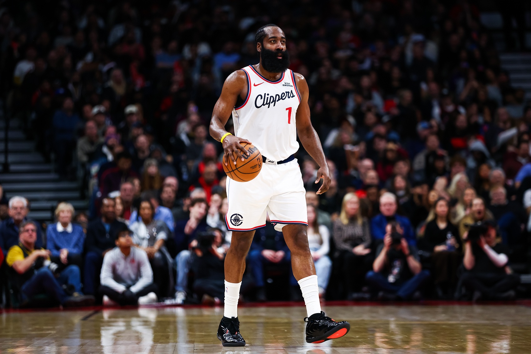 kaiyun体育-独撑没效率！哈登半场15中5得14分4板2助 三分没开6投仅1中