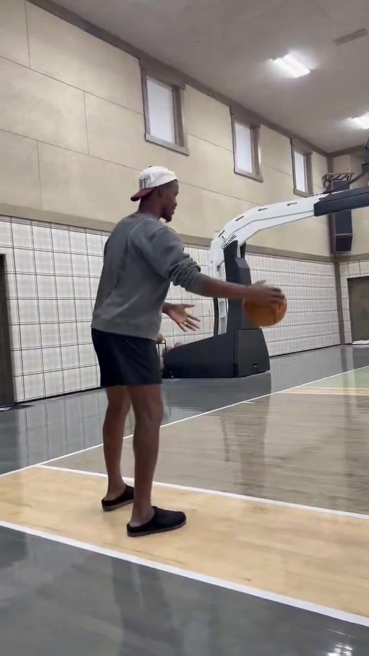 开云-恢复得这么好啊！受伤不足三个月 巴特勒已经开始试射三分了