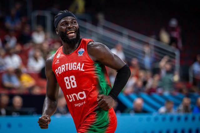 开云体育下载-从被国王扫地出门到绿军夺冠，NBA首位葡萄牙球星的逆袭之路